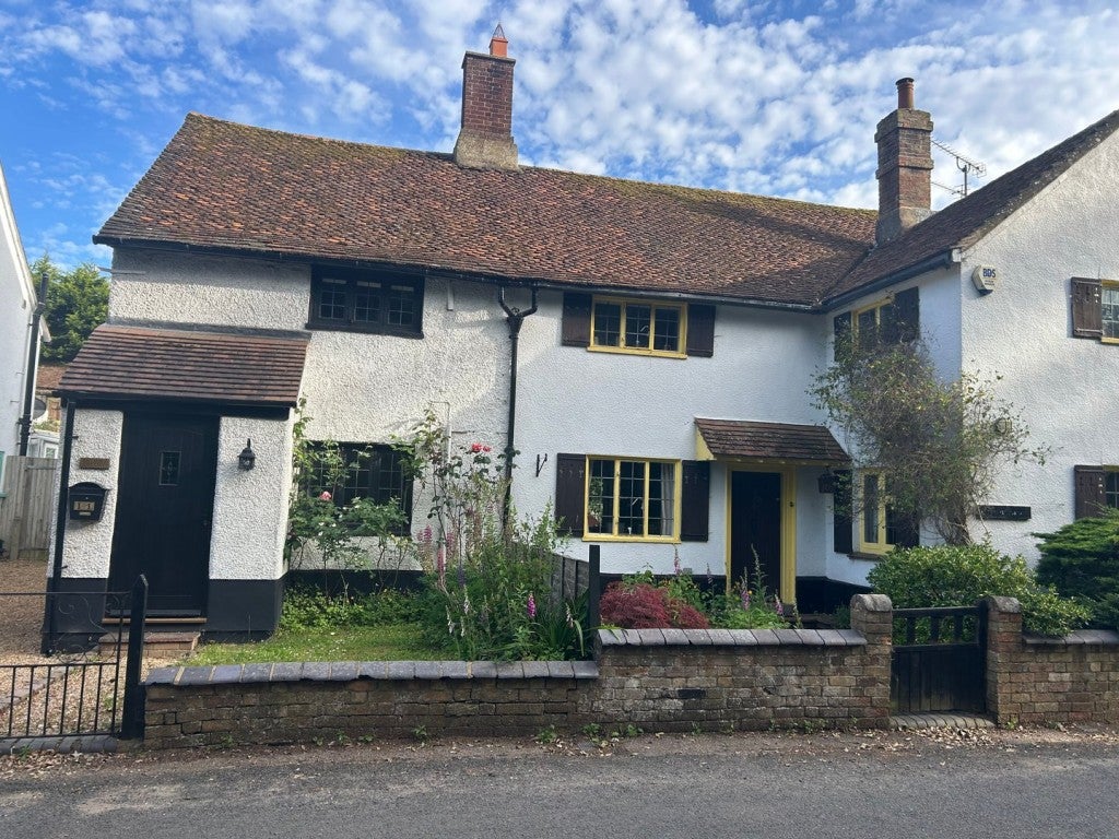 House High Street in Tingrith