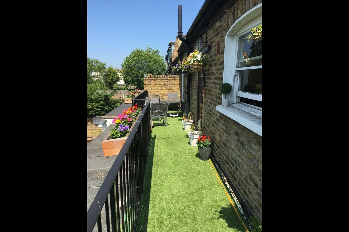 Flat Wellmeadow Road in Greater London