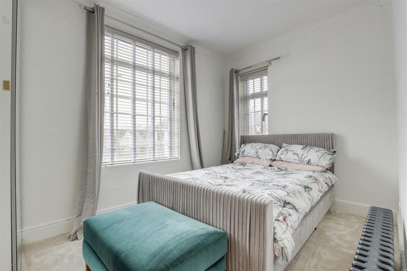 Room Main Road in Nottingham