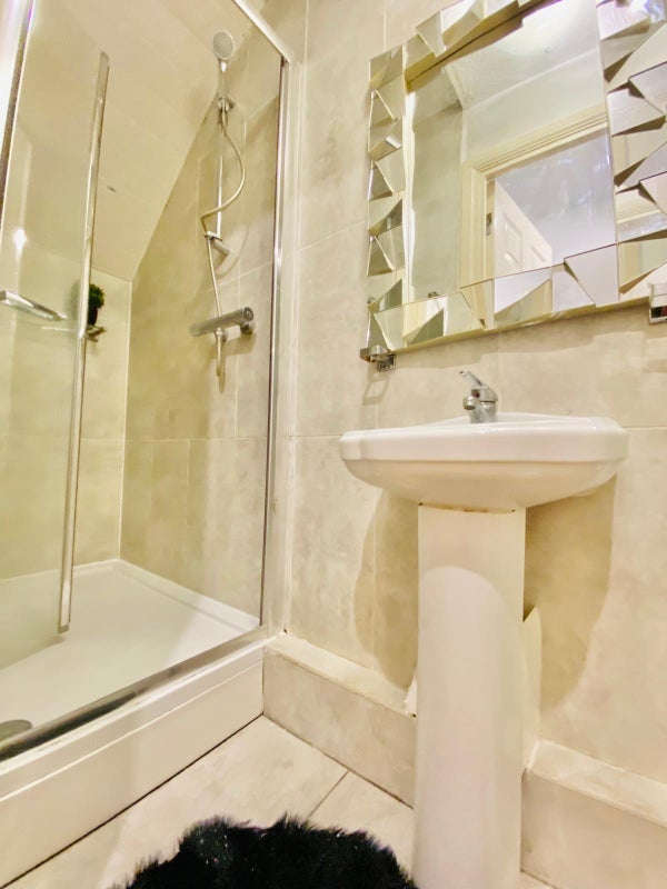 Room Constable Avenue in Greater London