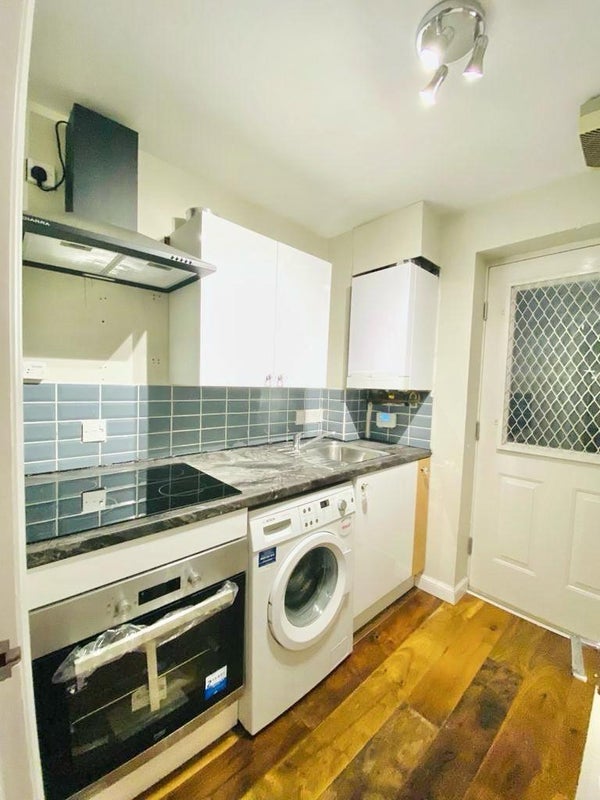 Room Constable Avenue in Greater London
