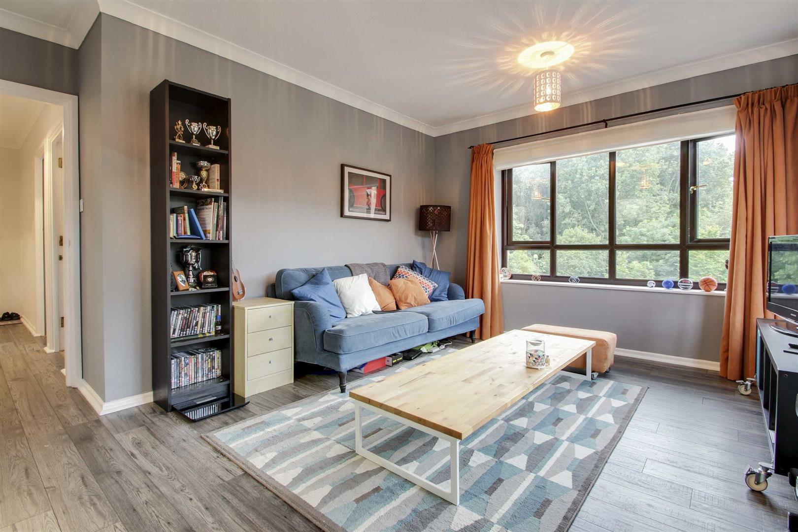 Flat Columbia Place in Milton Keynes