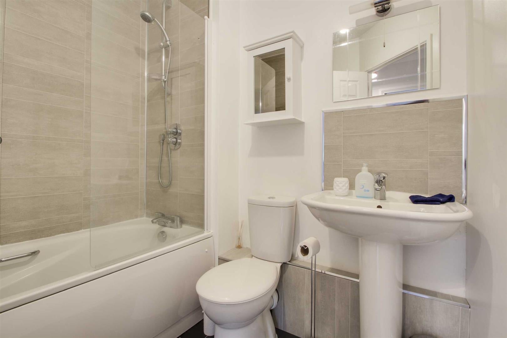 Flat Columbia Place in Milton Keynes