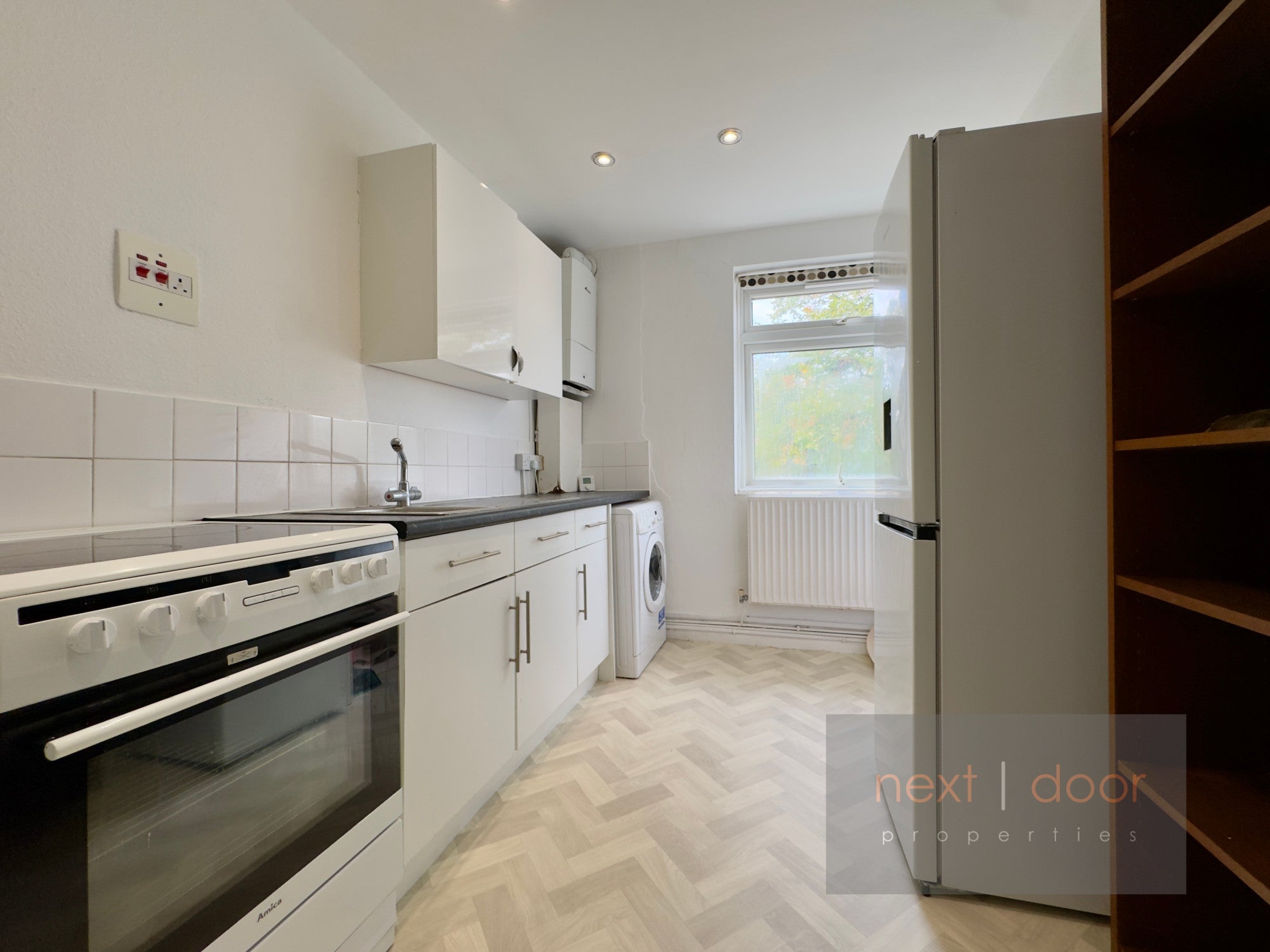 Flat Lomond Grove in London