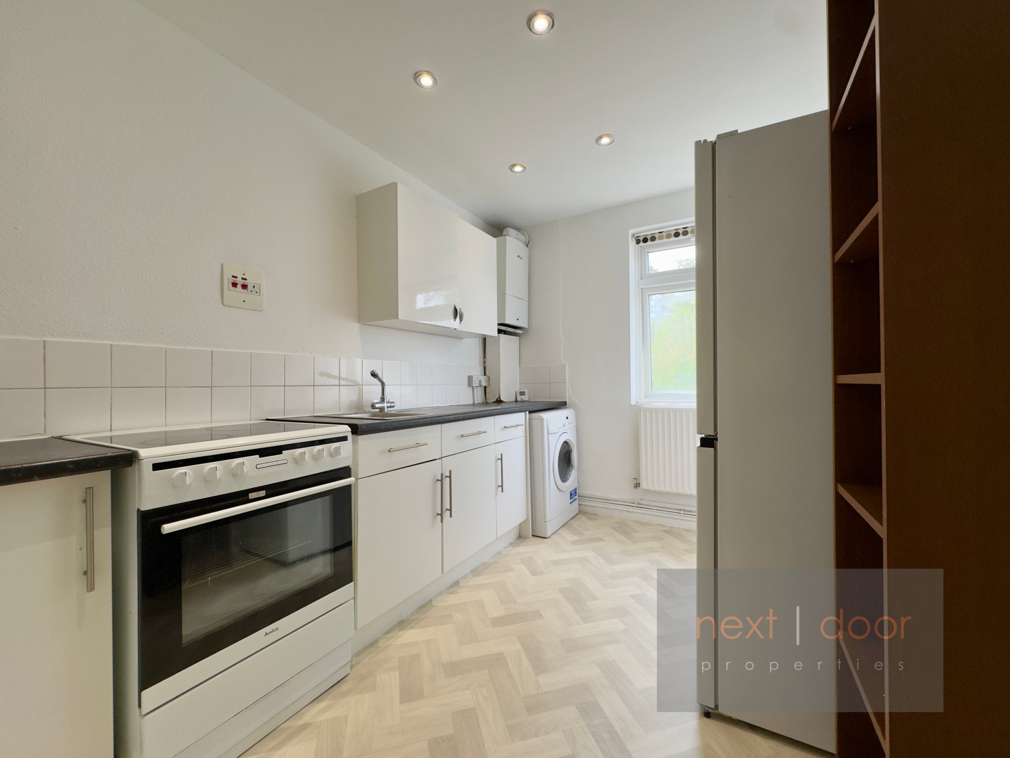 Flat Lomond Grove in London