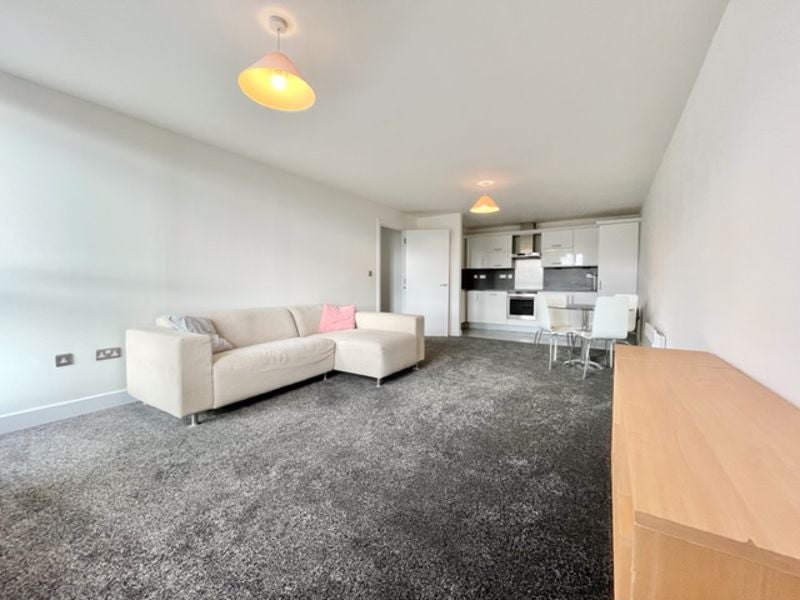 Flat Wapping Lane in Greater London