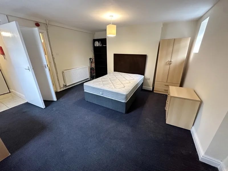 Flat Fowler Close in Liverpool