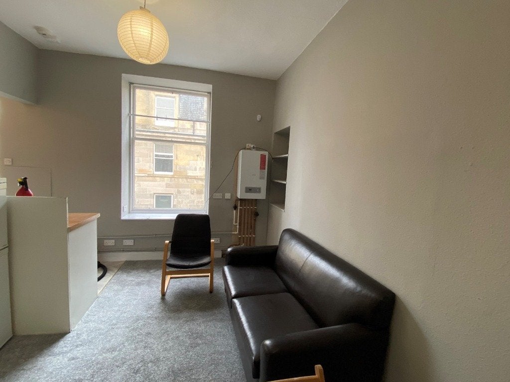 Flat Hope Park Crescent in City of Edinburgh