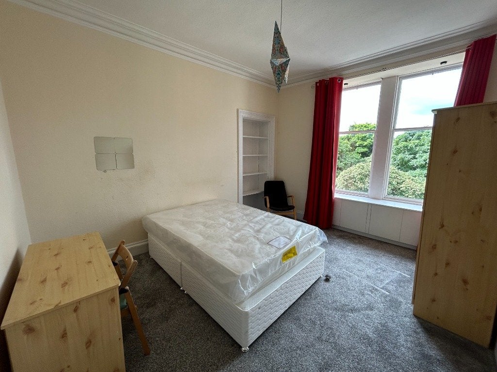 Flat Hope Park Crescent in City of Edinburgh