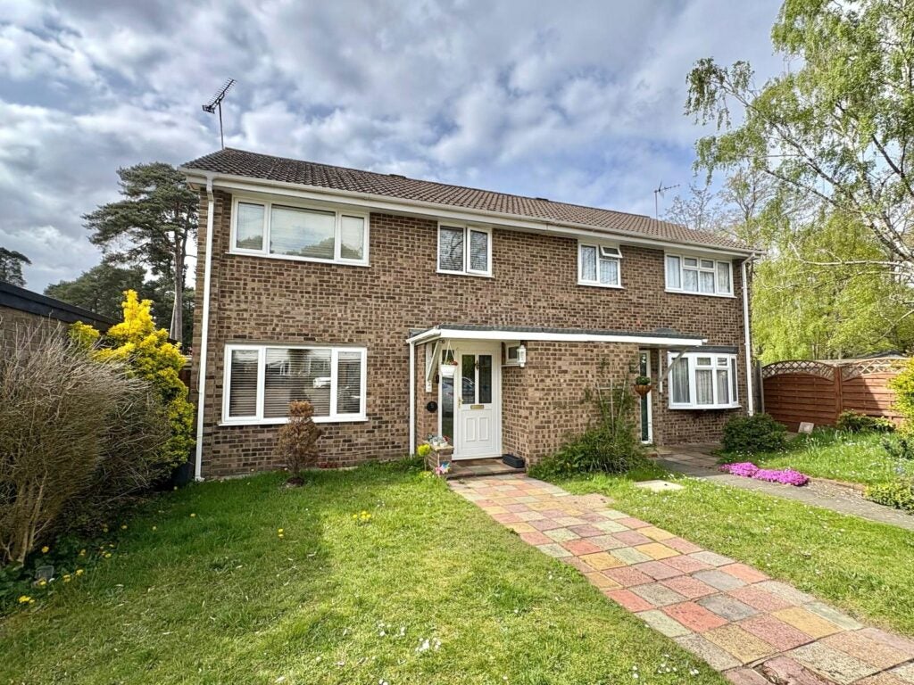 House Brandon Close in Surrey Heath