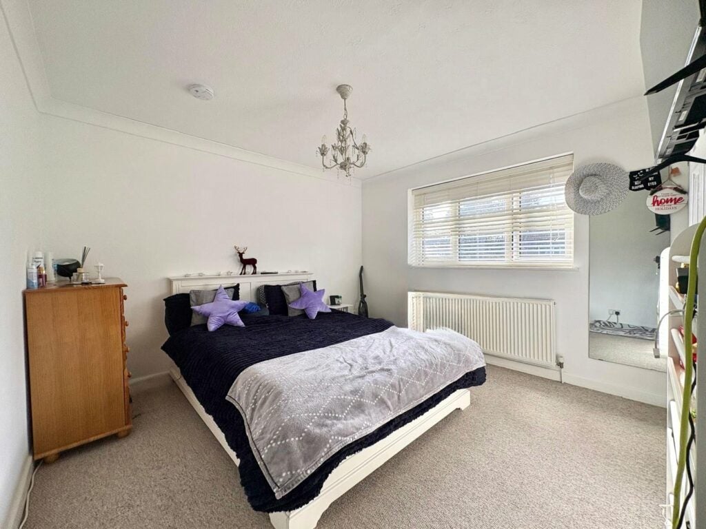 House Brandon Close in Surrey Heath