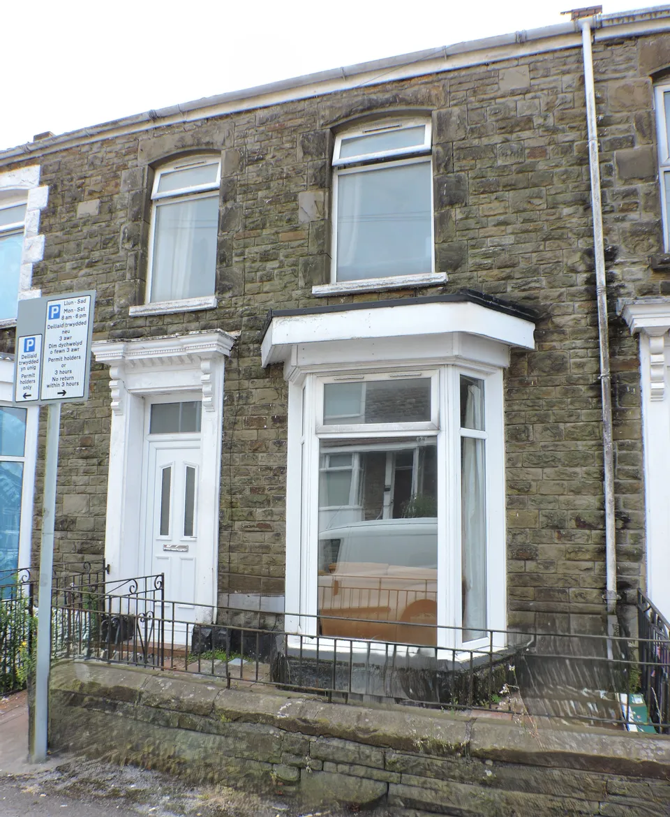 House Rhondda Street in Swansea