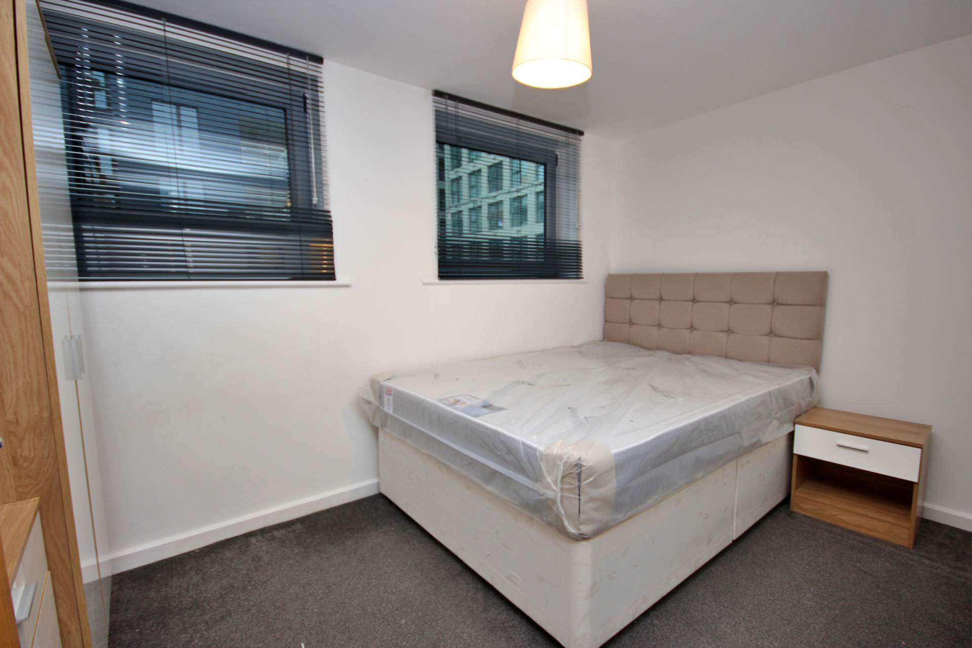Flat Elmira Way in Salford