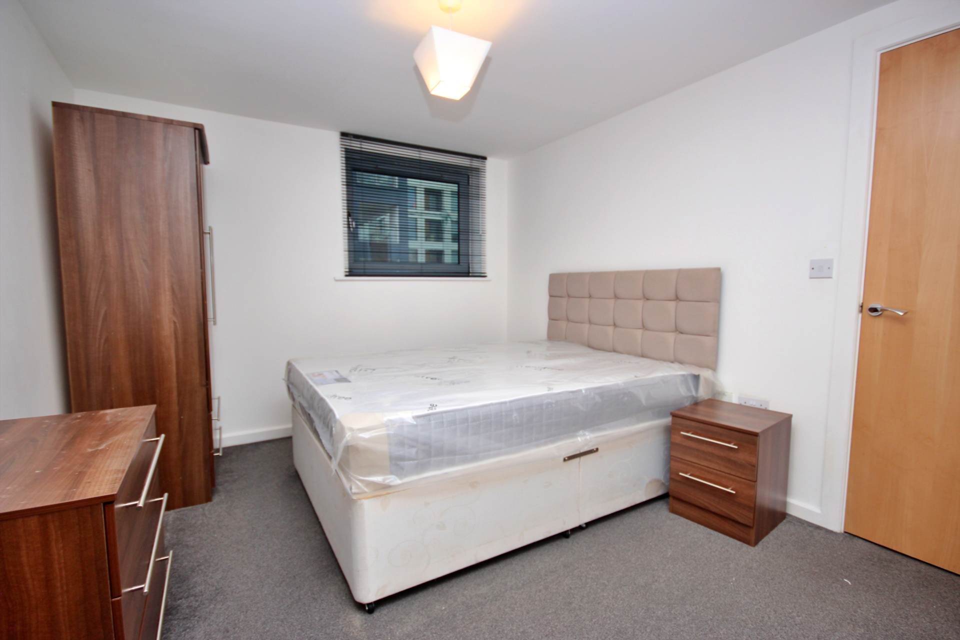 Flat Elmira Way in Salford