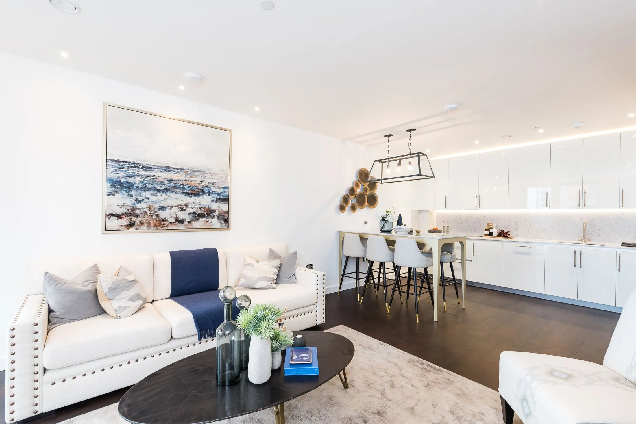Flat Ponton Road in Greater London