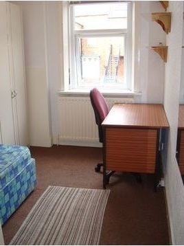 Flat Wingrove Avenue in Newcastle upon Tyne