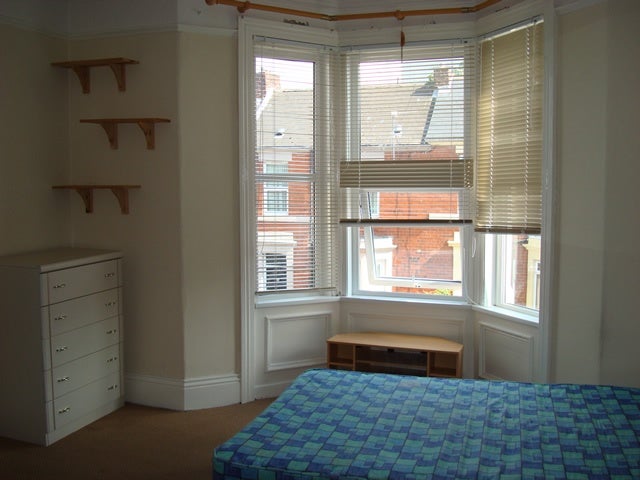Flat Wingrove Avenue in Newcastle upon Tyne