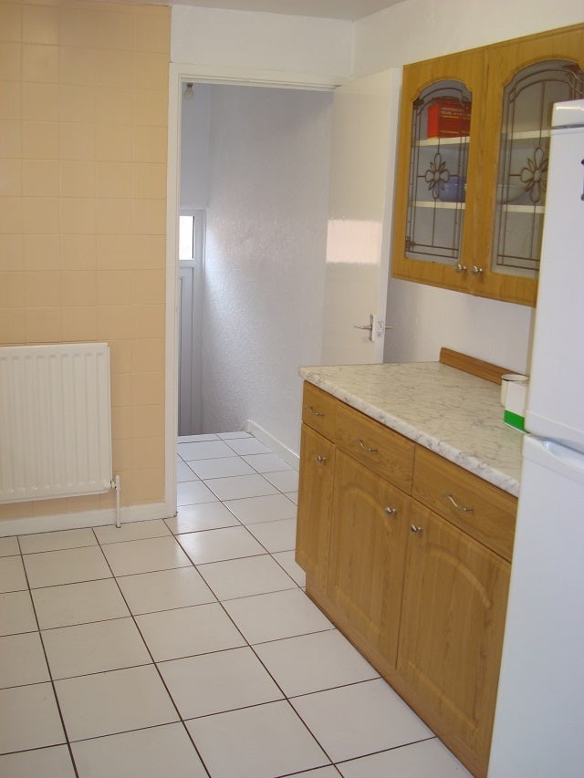 Flat Wingrove Avenue in Newcastle upon Tyne
