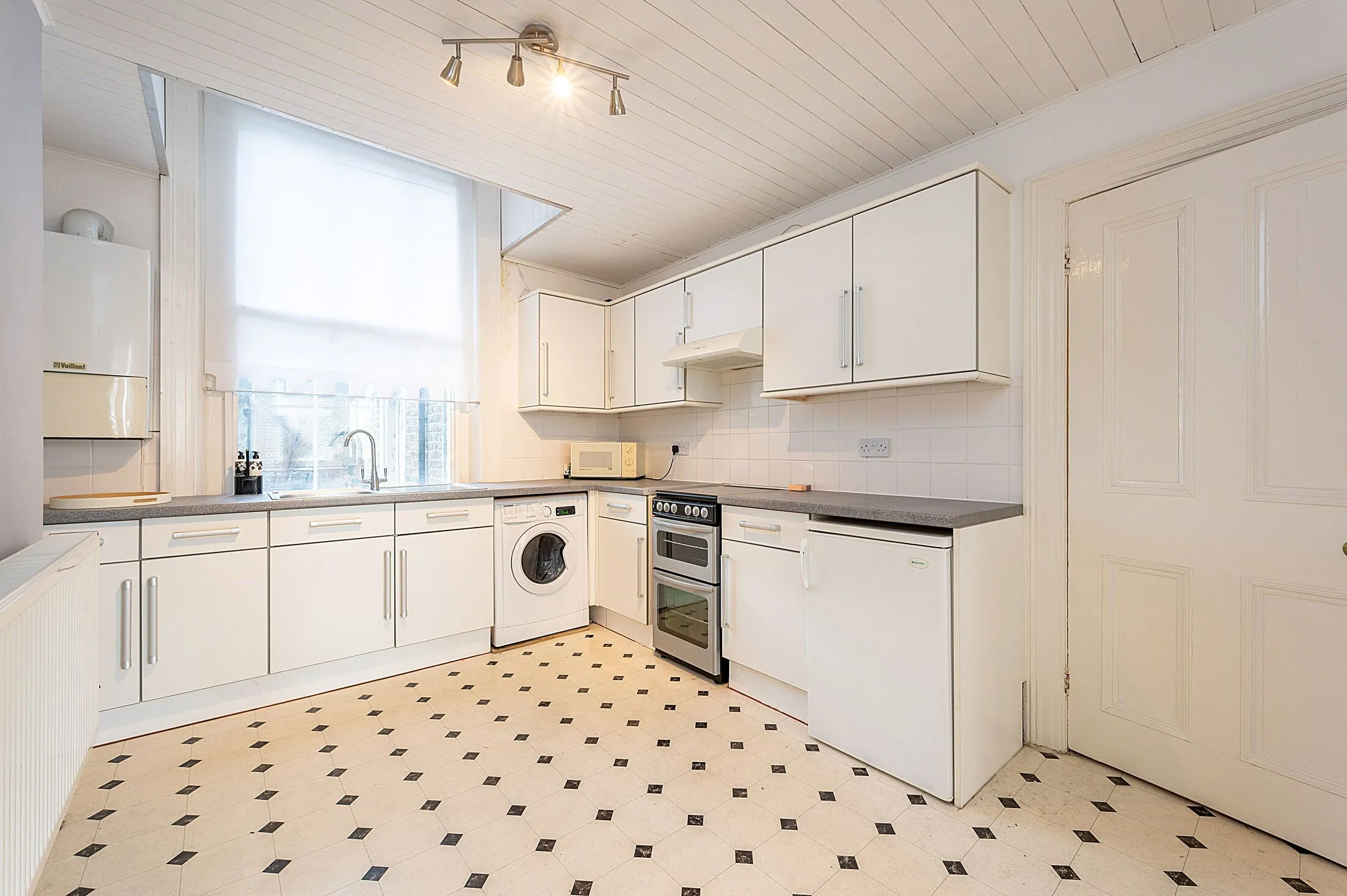 Flat Westcroft Square in Greater London
