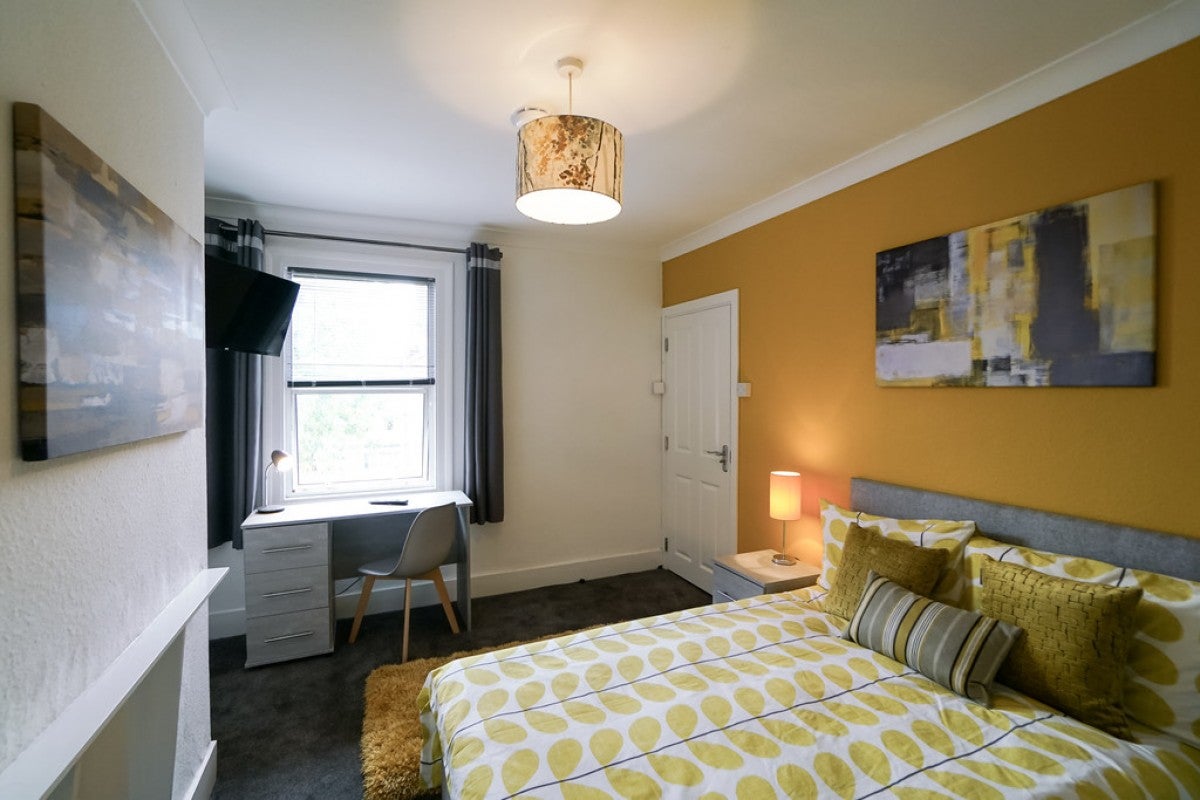Flat Brocksett Close in Reading