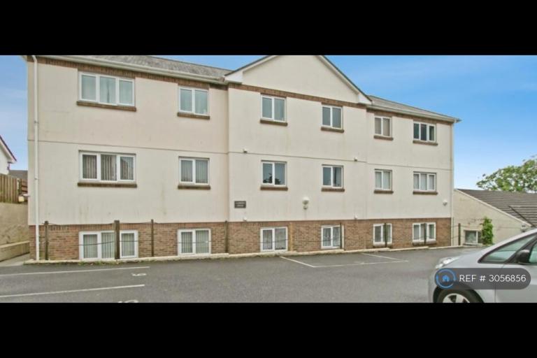 Flat East Hill in Tuckingmill
