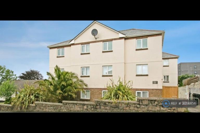 Flat East Hill in Tuckingmill