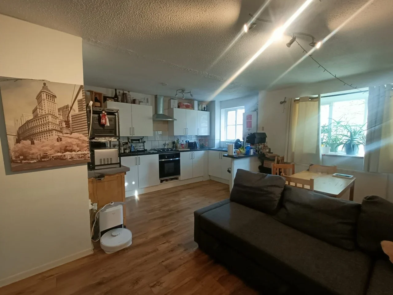 Flat Warwick Gardens in Greater London