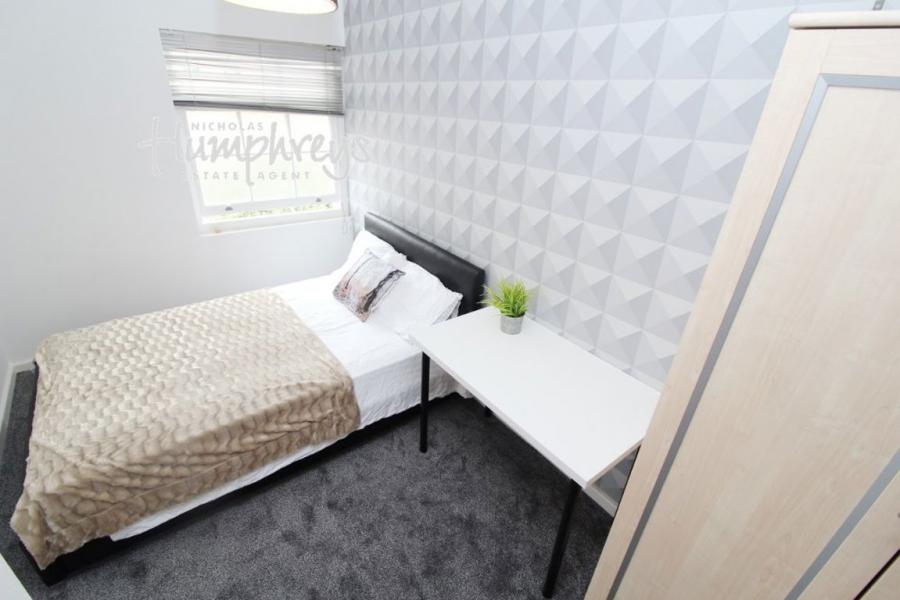 Room Glossop Road in Sheffield