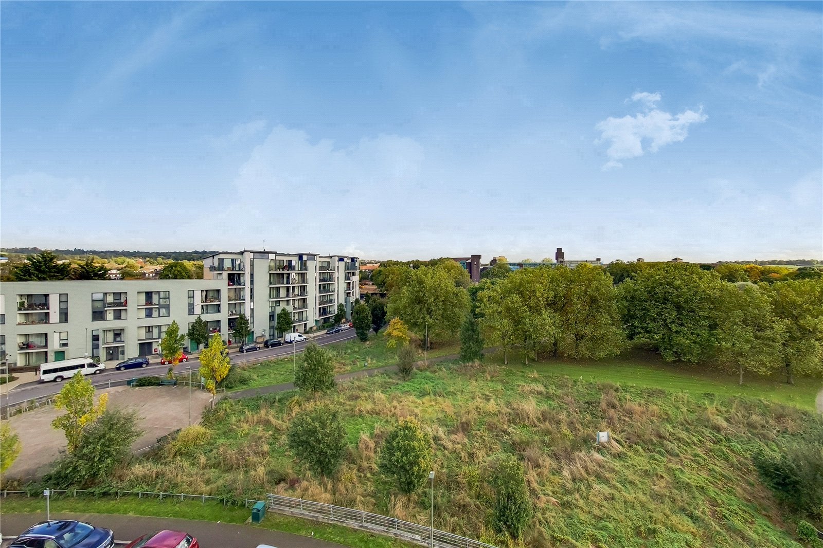 Flat Heybourne Crescent in Greater London