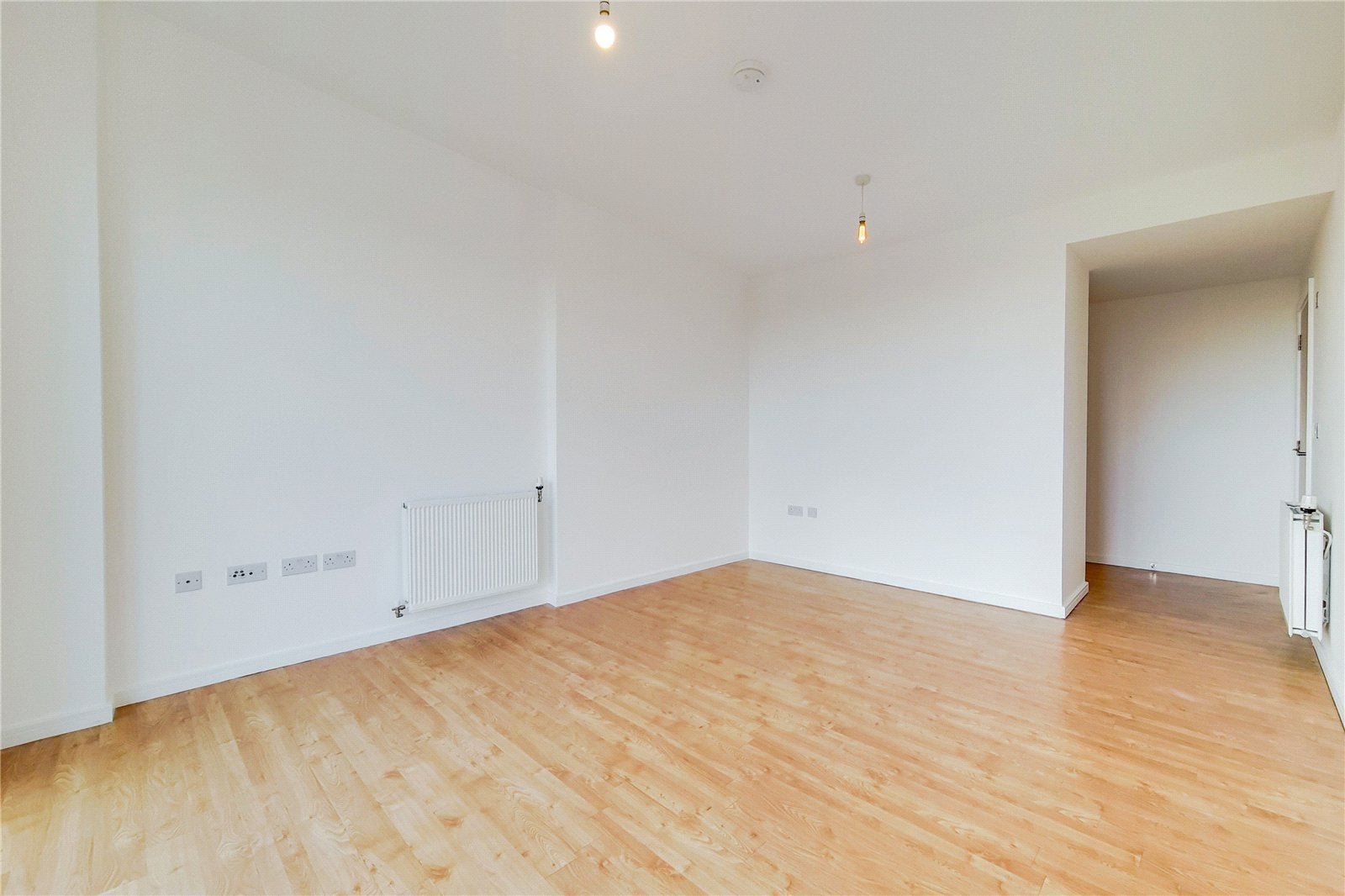 Flat Heybourne Crescent in Greater London