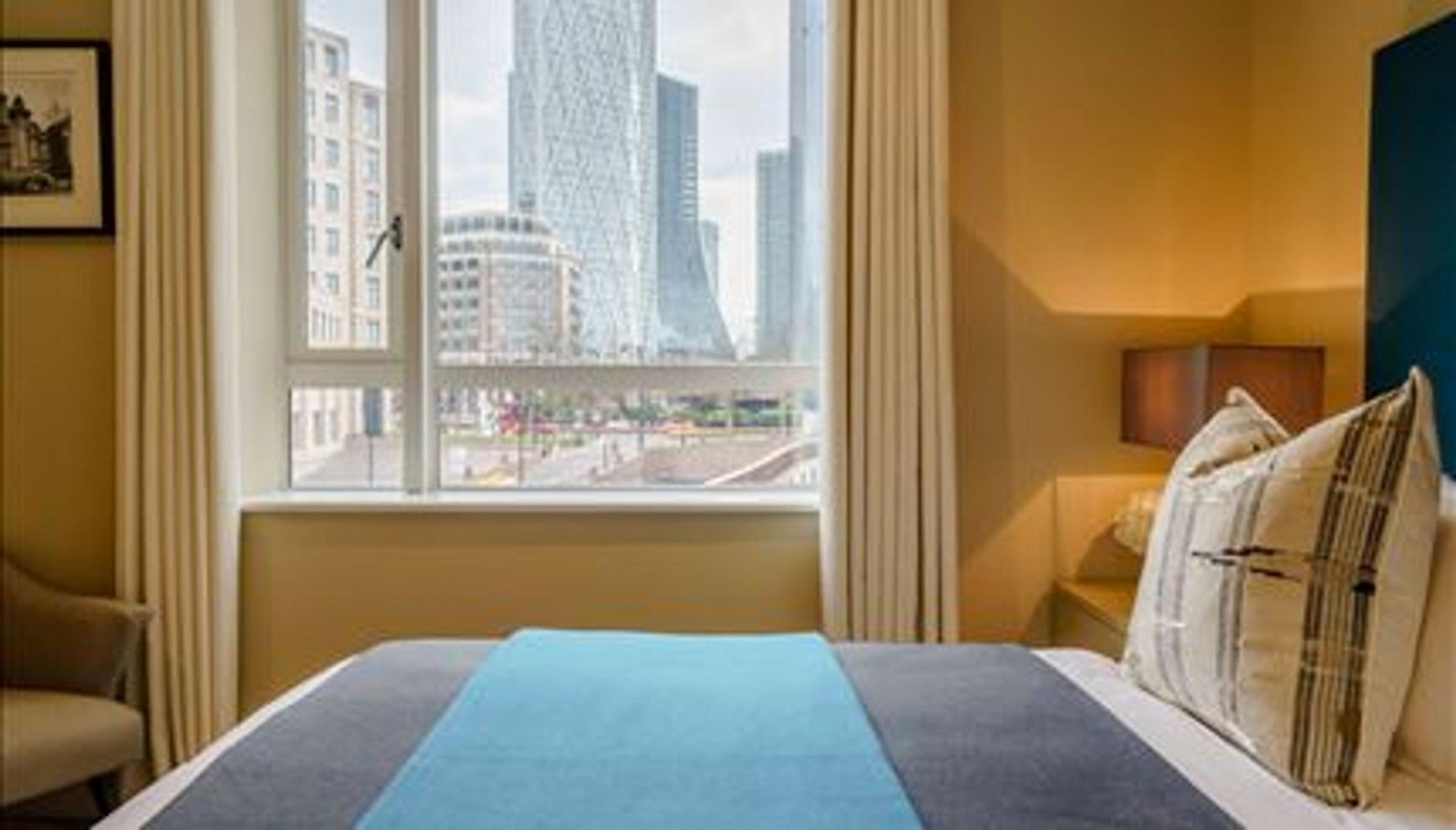 Flat Westferry Circus in Greater London