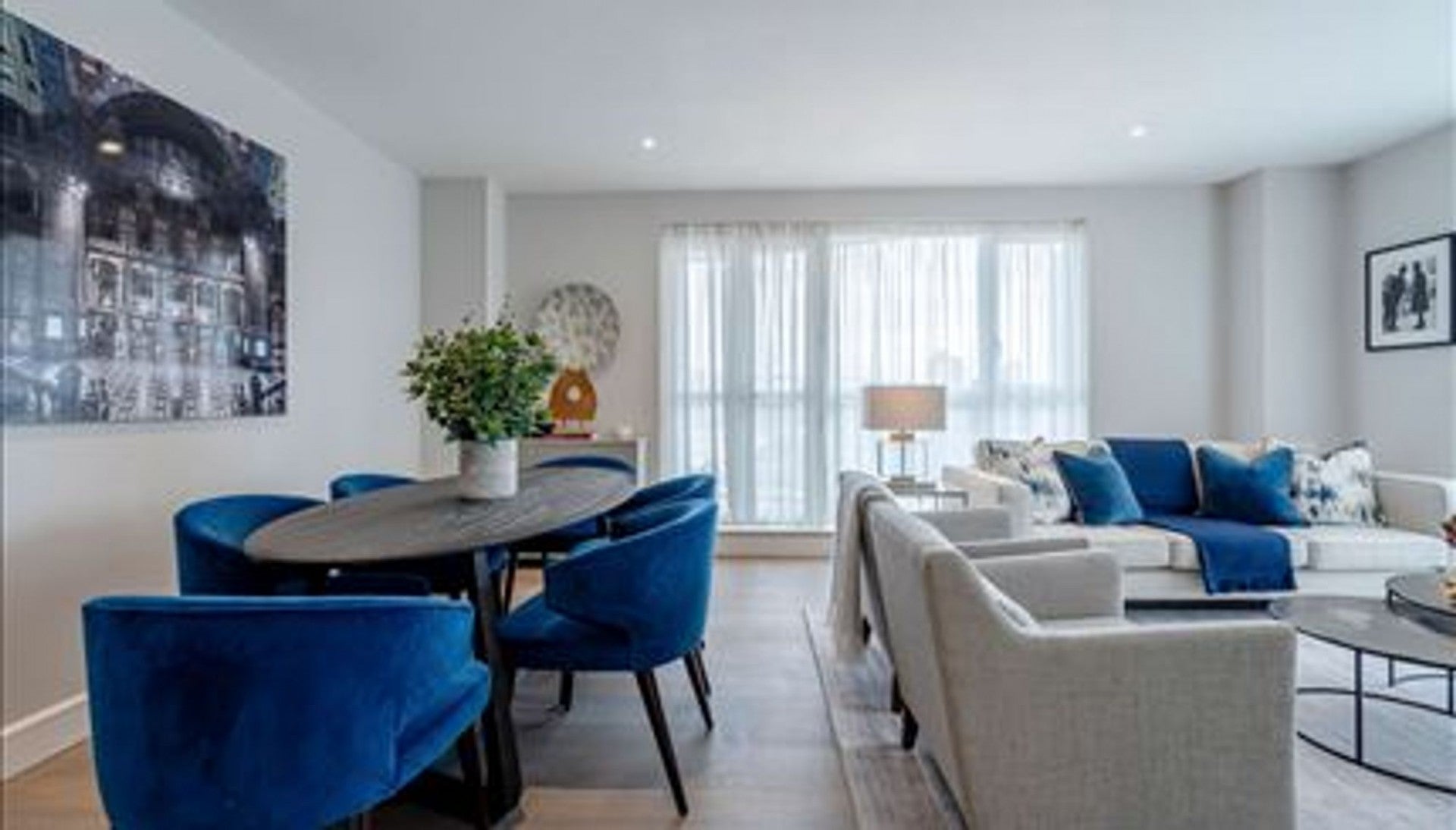 Flat Westferry Circus in Greater London