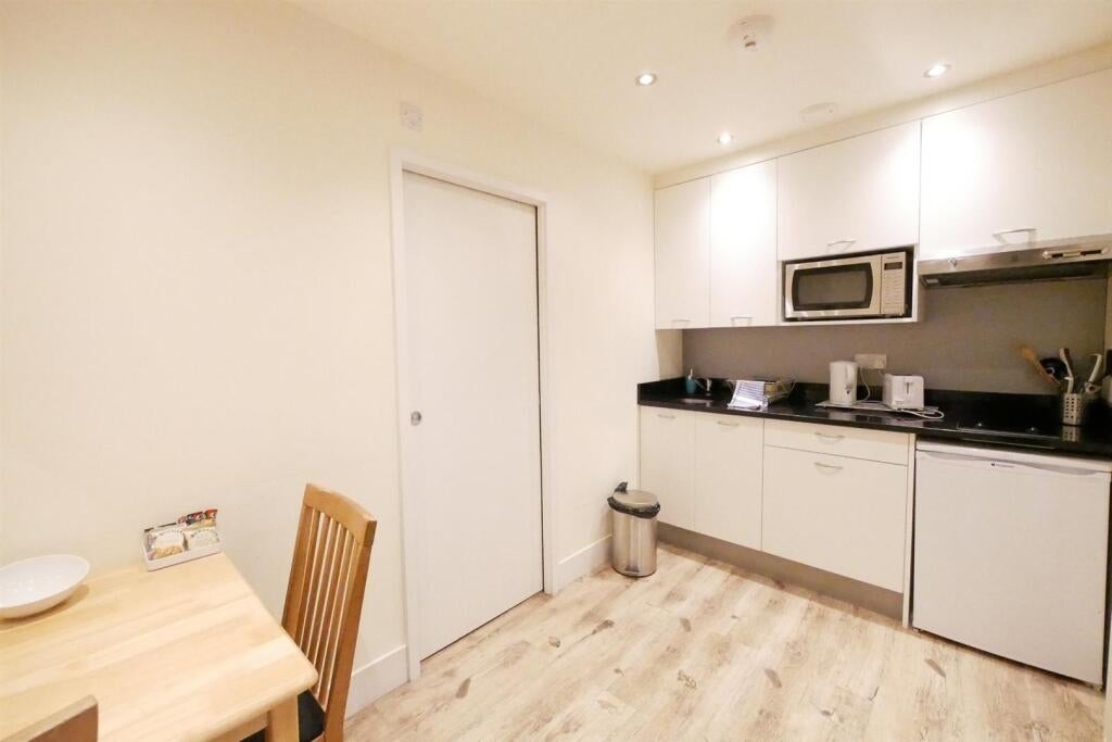 Flat Fonthill Road in Greater London