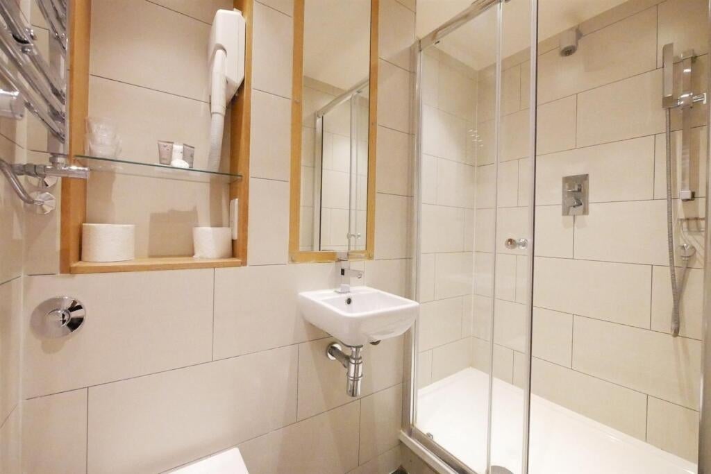 Flat Fonthill Road in Greater London
