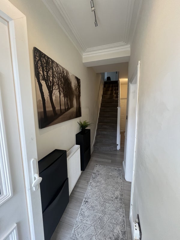 Room Dunloe Avenue in Greater London