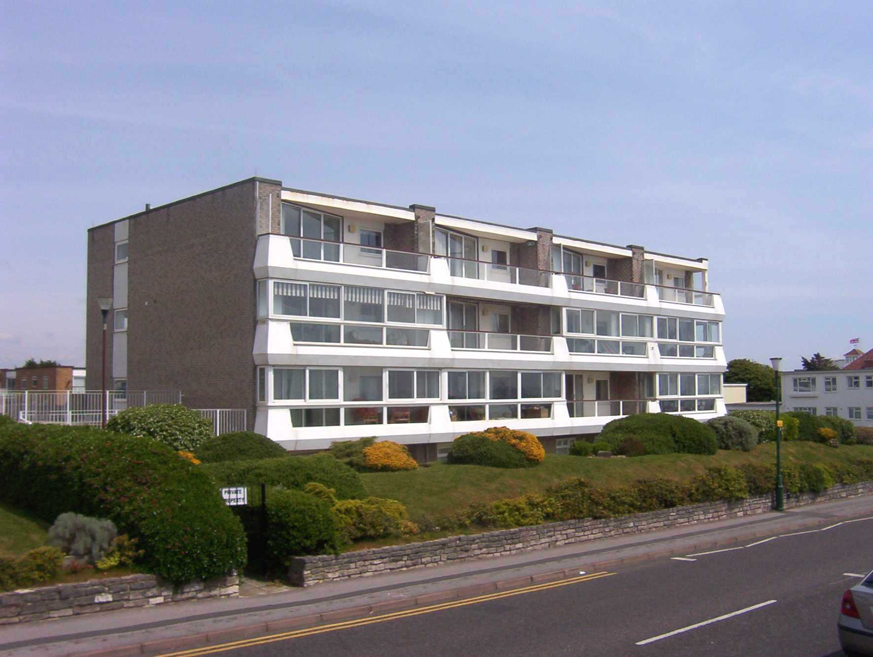 Flat Clifton Road in Bournemouth