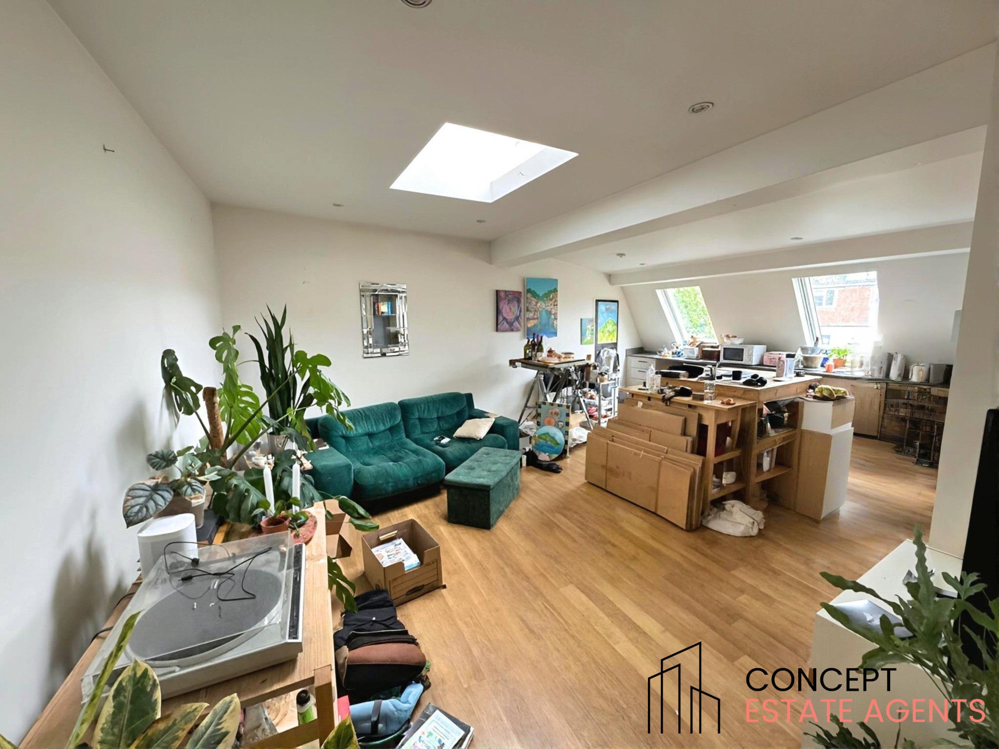 Flat Strathmore Road in Greater London