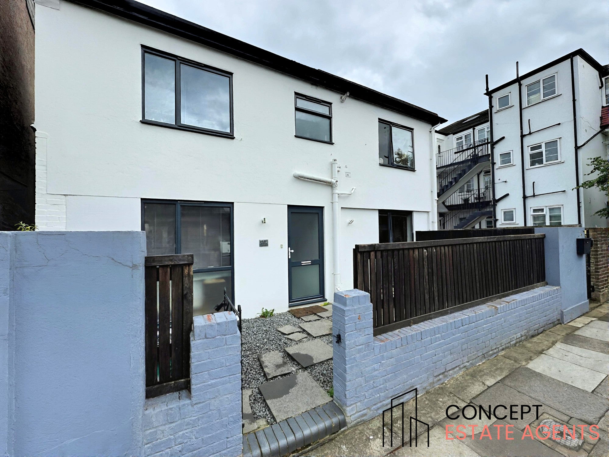 Flat Strathmore Road in Greater London