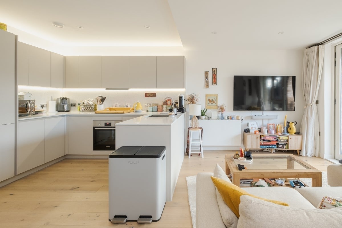Flat Goswell Road in Greater London