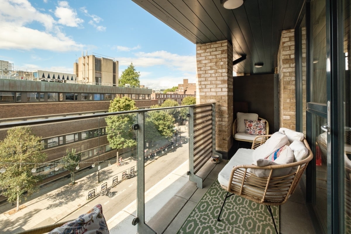 Flat Goswell Road in Greater London