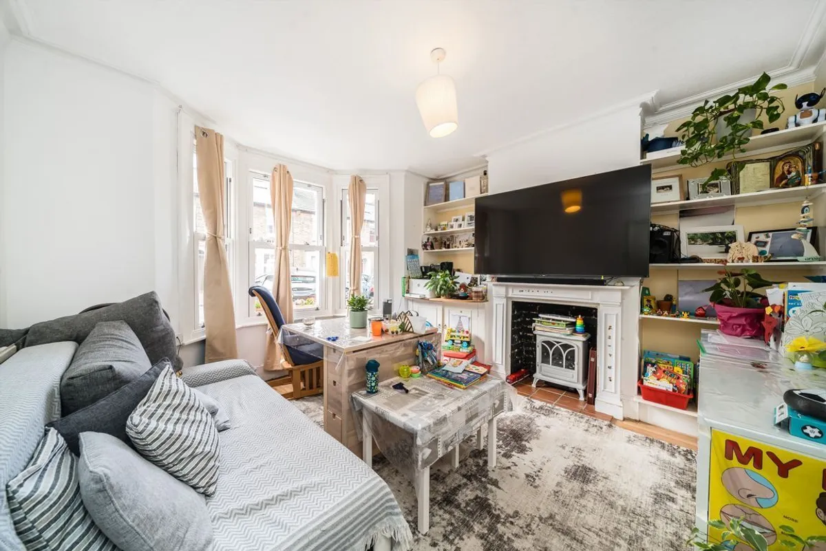 House Clairville Gardens in Greater London