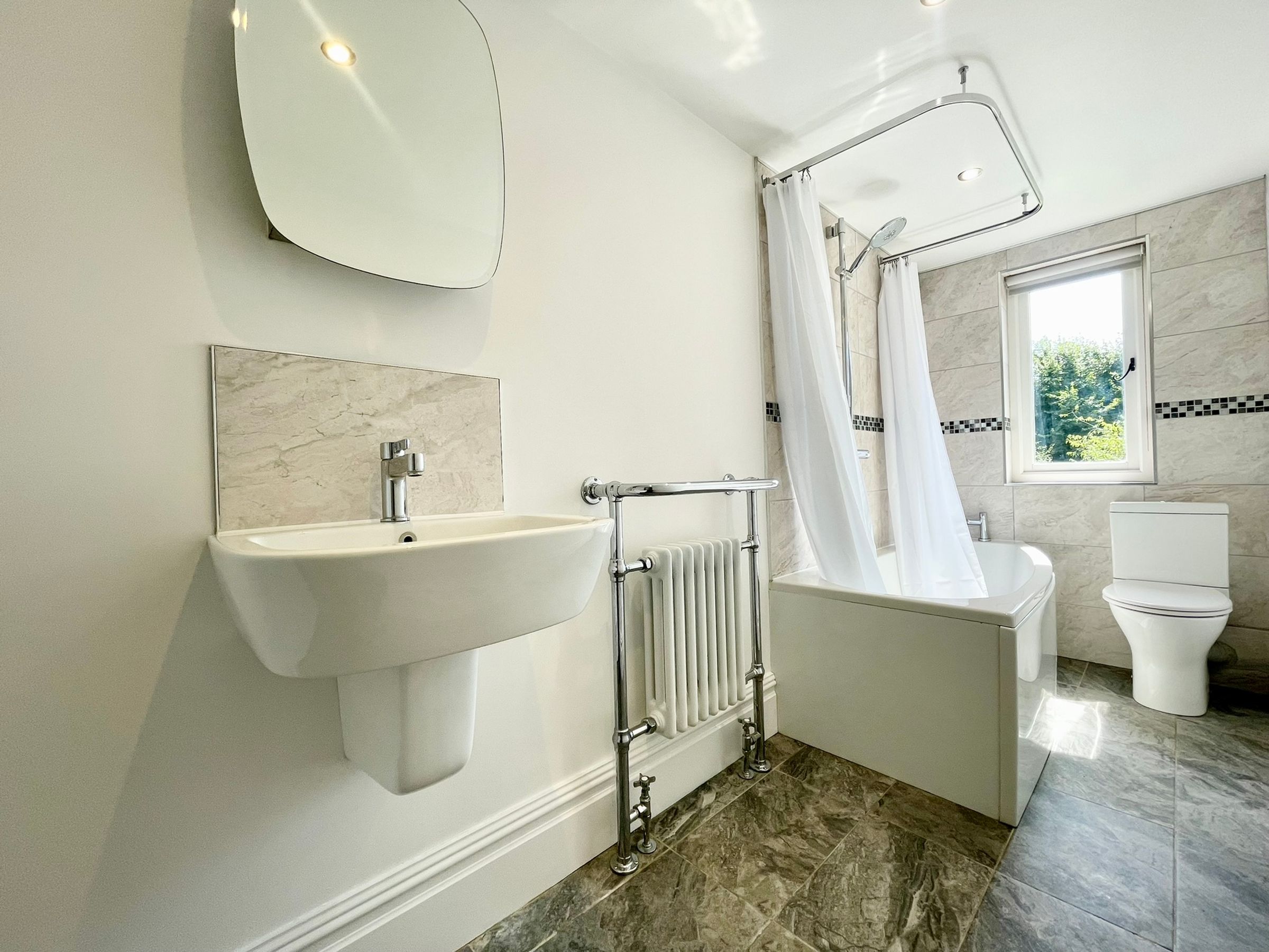 Flat Oakfield Road in Bristol
