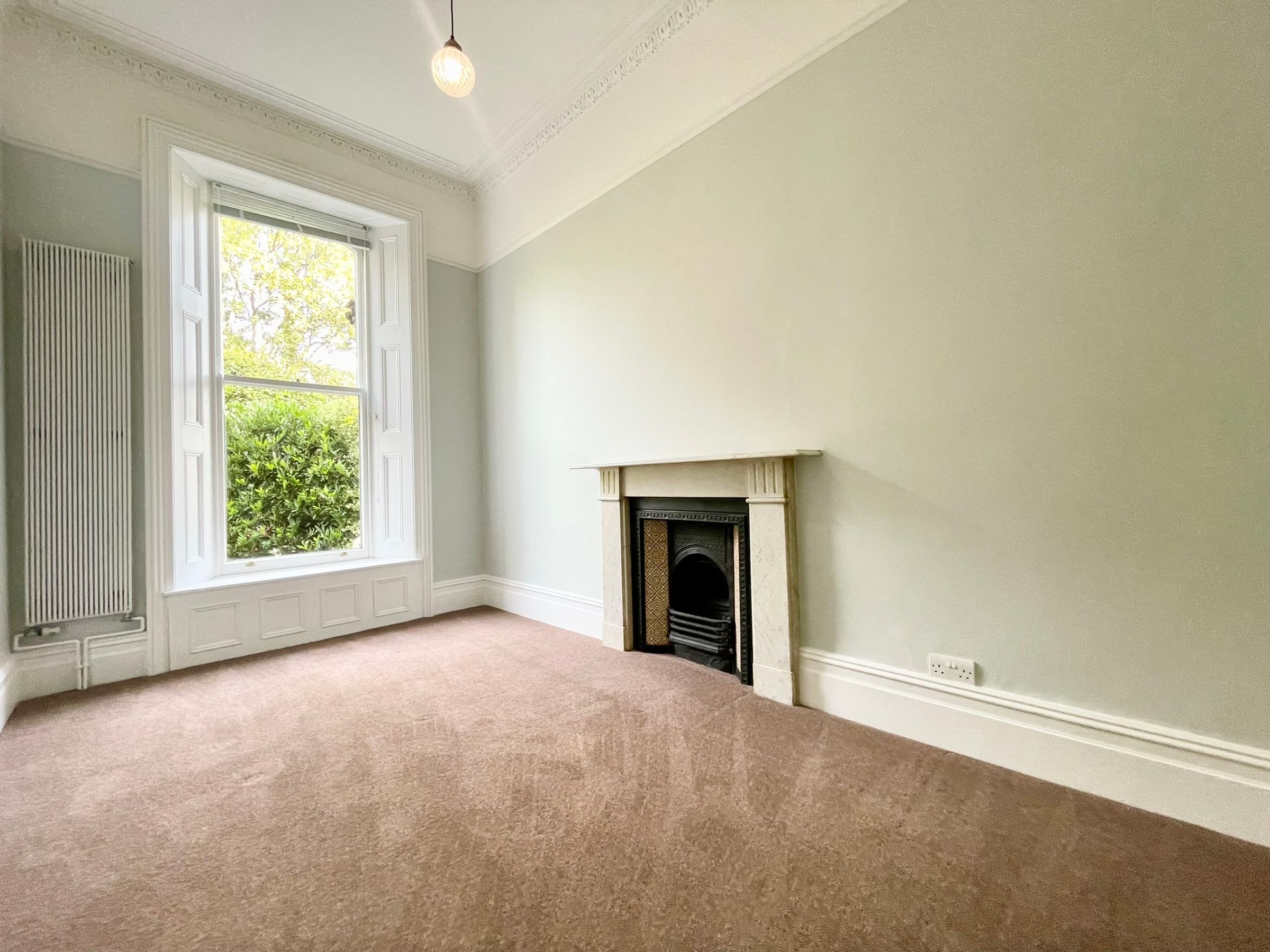 Flat Oakfield Road in Bristol
