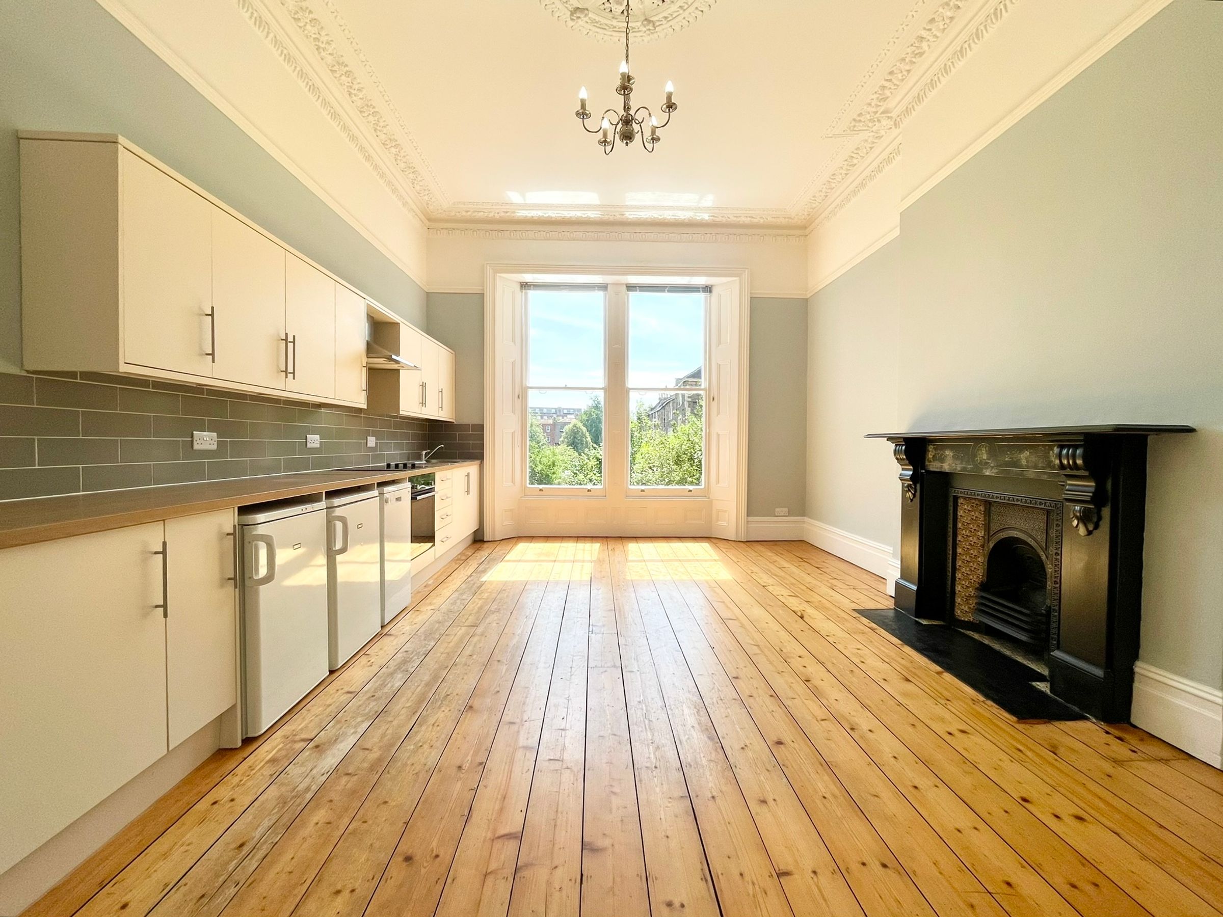 Flat Oakfield Road in Bristol