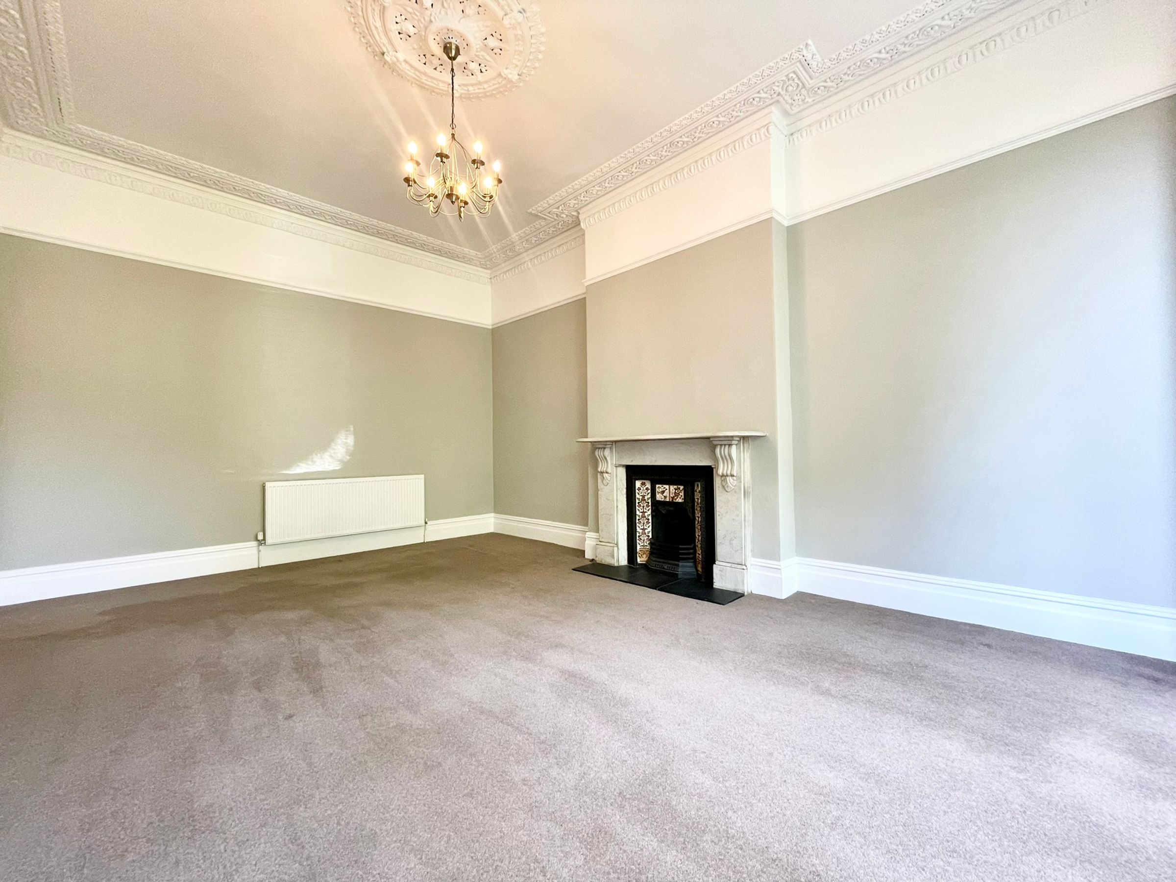 Flat Oakfield Road in Bristol