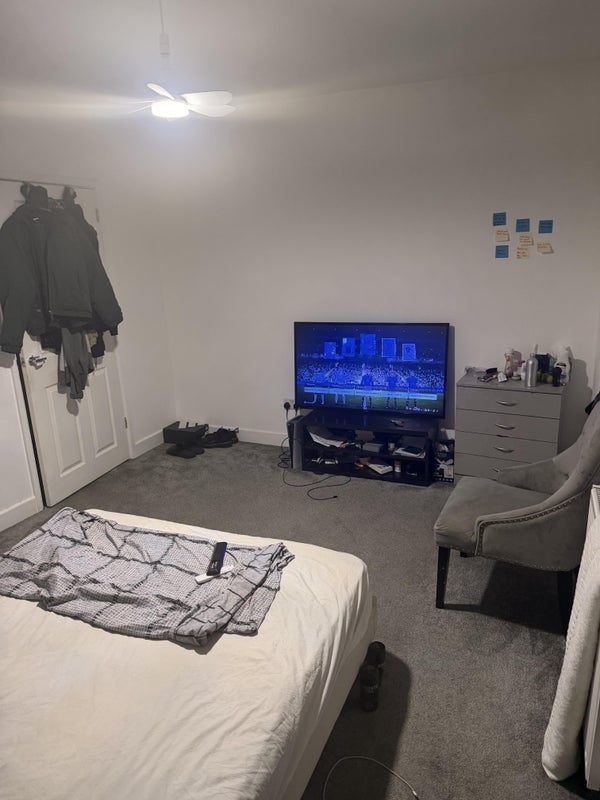 Room Somerset Road in Greater London