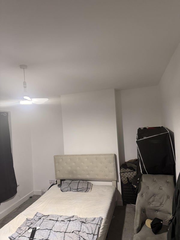 Room Somerset Road in Greater London