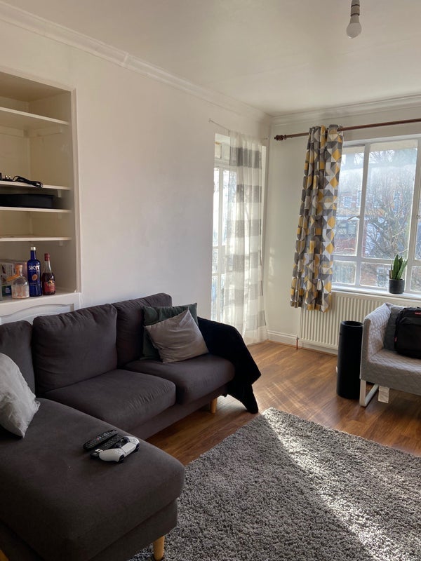 Room Moffat Road in Greater London