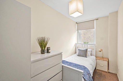 Room Chippenham Road in City of Westminster