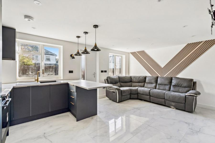 Flat Weald Rise in Greater London